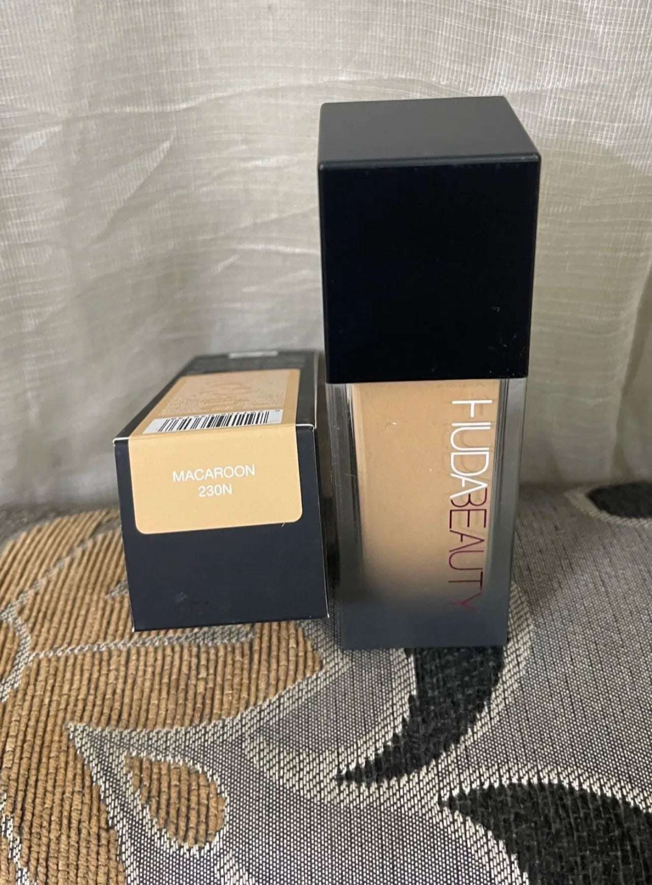 Huda Beauty Luminous Matte Foundation