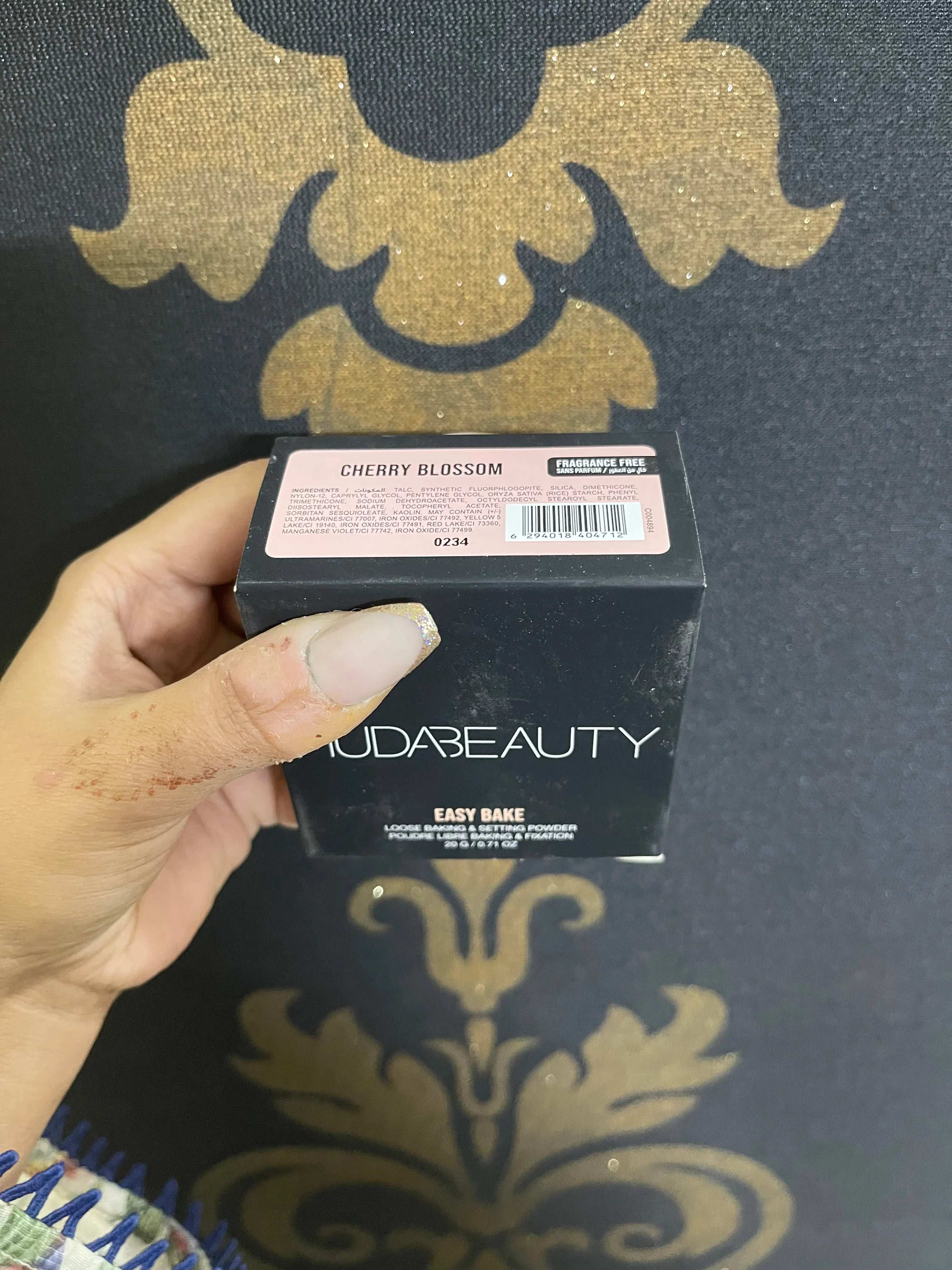 Huda Beauty Easy Bake Fragrance Free Loose Baking and Setting Powder