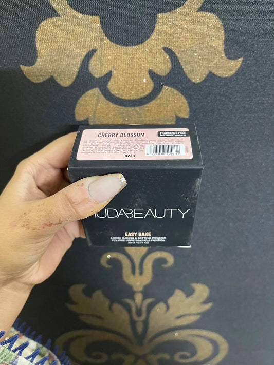 Huda Beauty Easy Bake Fragrance Free Loose Baking and Setting Powder