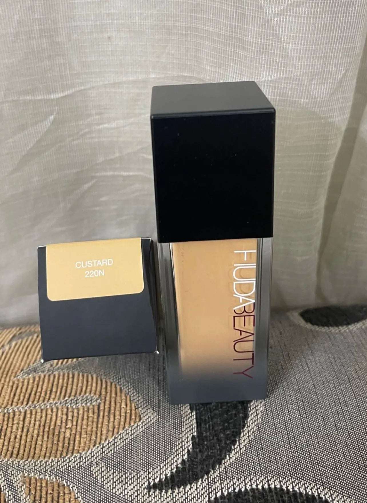 Huda Beauty Luminous Matte Foundation