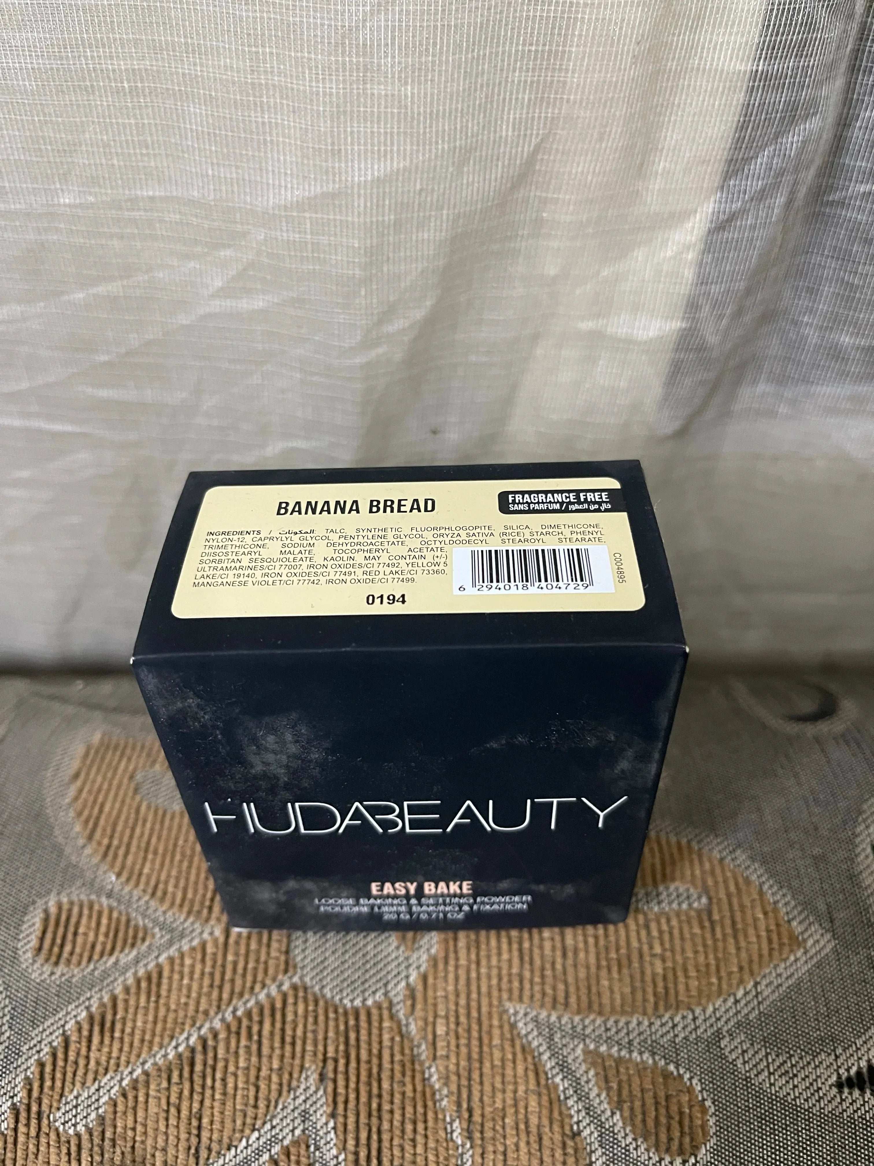 Huda Beauty Easy Bake Fragrance Free Loose Baking and Setting Powder