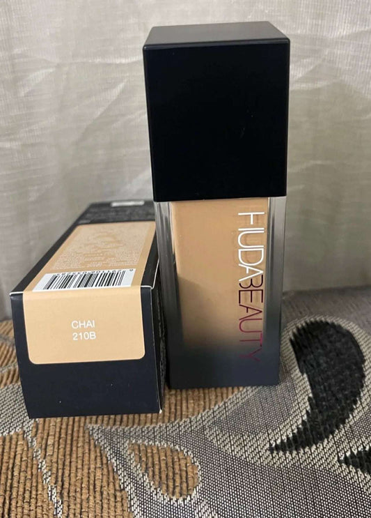 Huda Beauty Luminous Matte Foundation