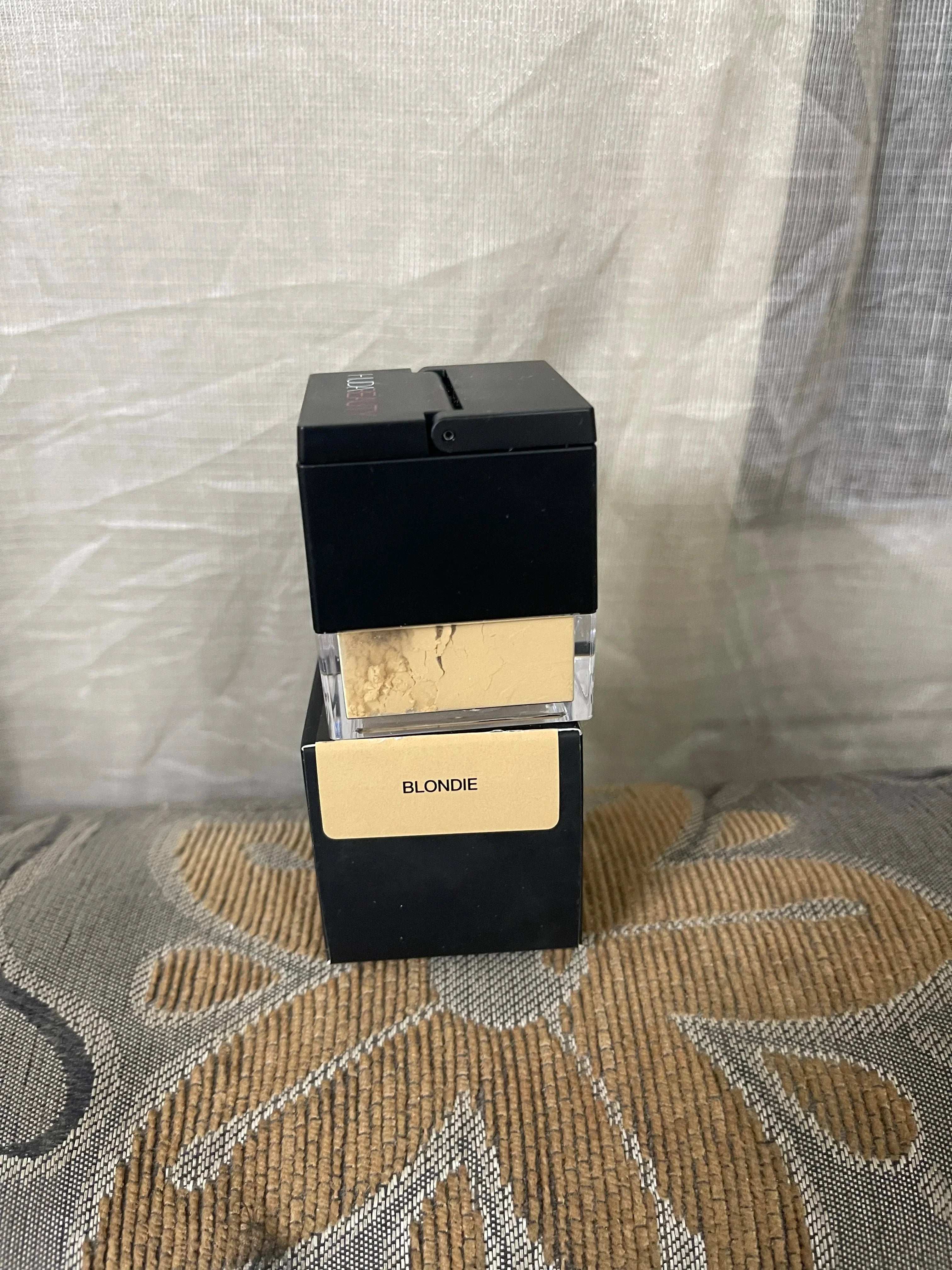 Huda Beauty Easy Bake Fragrance Free Loose Baking and Setting Powder Mini