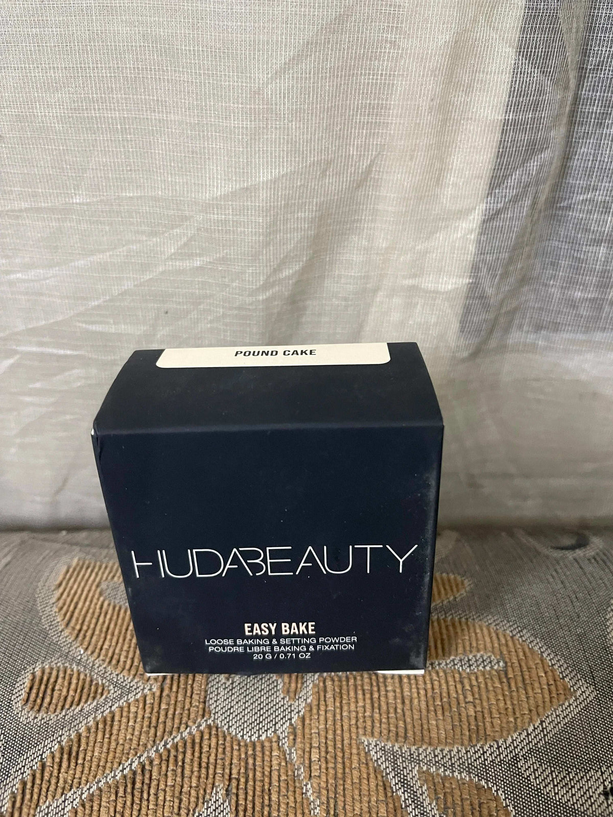 Huda Beauty Easy Bake Fragrance Free Loose Baking and Setting Powder