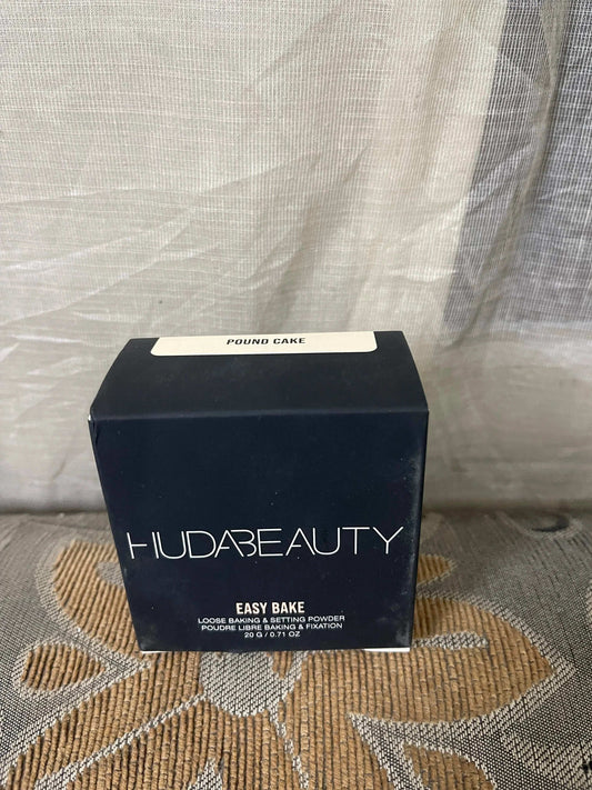 Huda Beauty Easy Bake Fragrance Free Loose Baking and Setting Powder