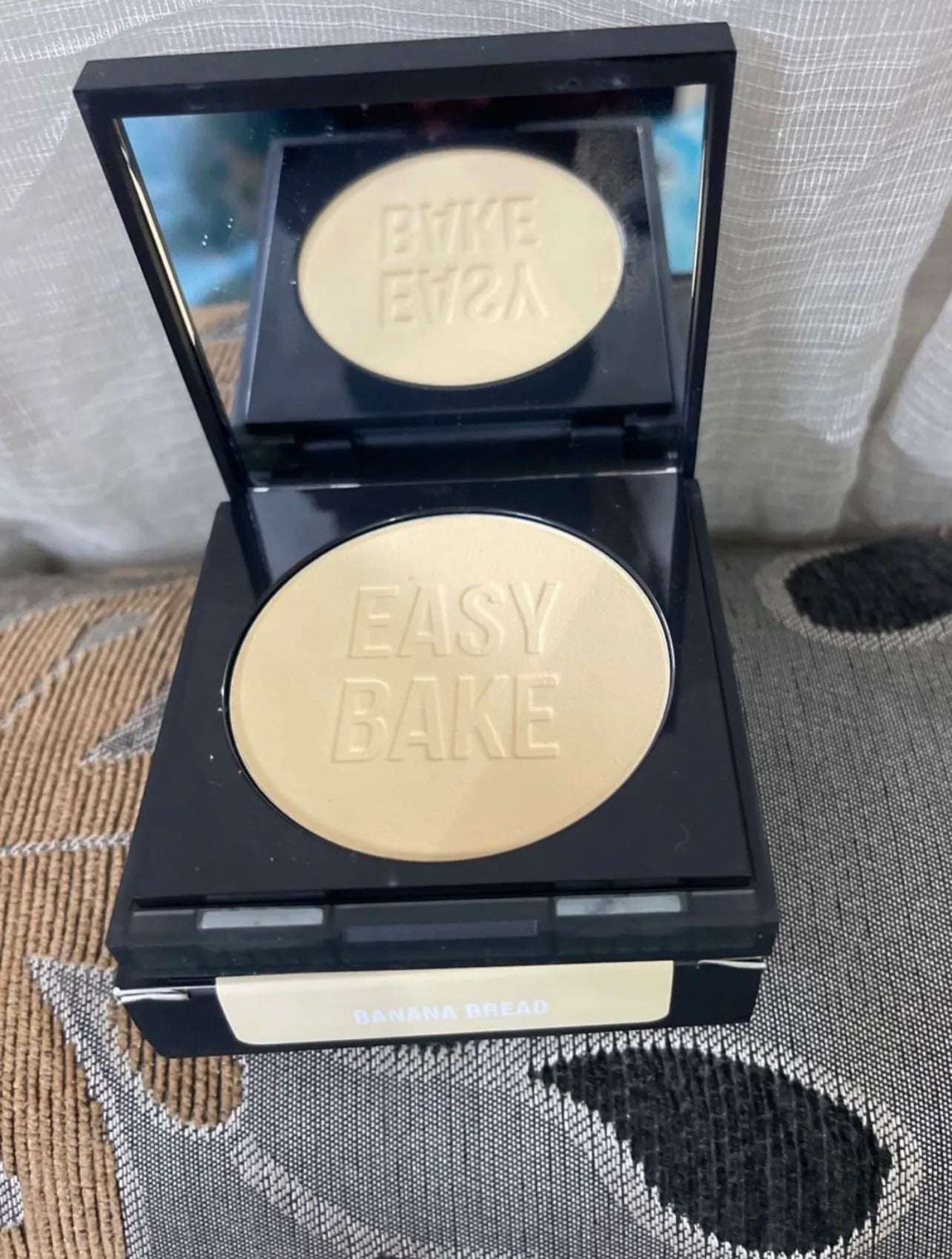 Huda Beauty Easy Bake & Snatch Powder