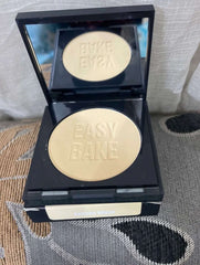 Huda Beauty Easy Bake & Snatch Powder